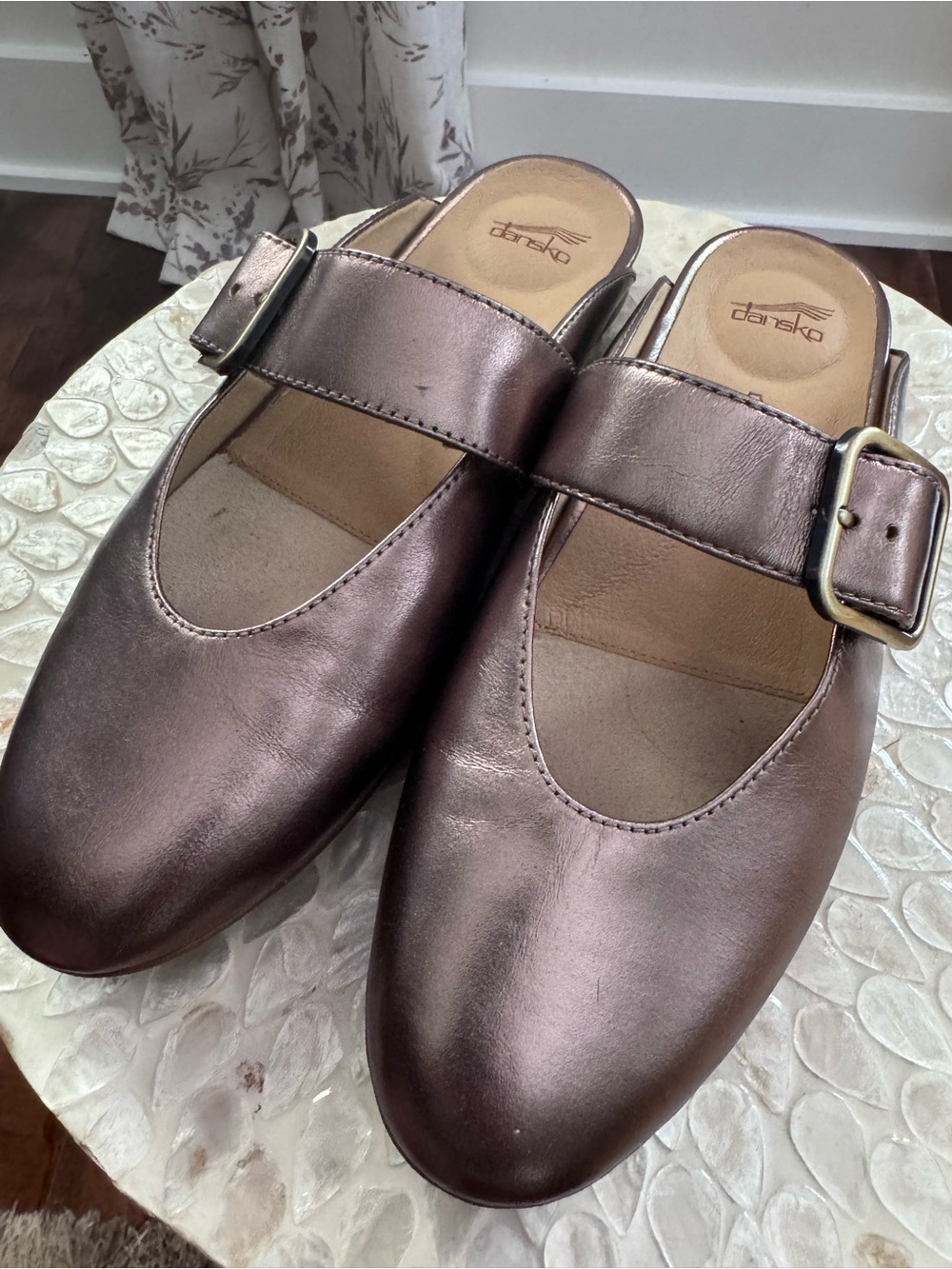 Brand New - Dansko Metallic Bronze Leather Slides Brand New - Picture 5 of 5